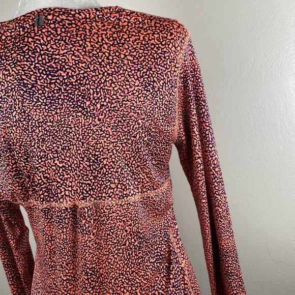 Nike Running Orange Micro Graphic Leopard Long Sleeve Athleisure Top size Medium - Picture 6 of 11